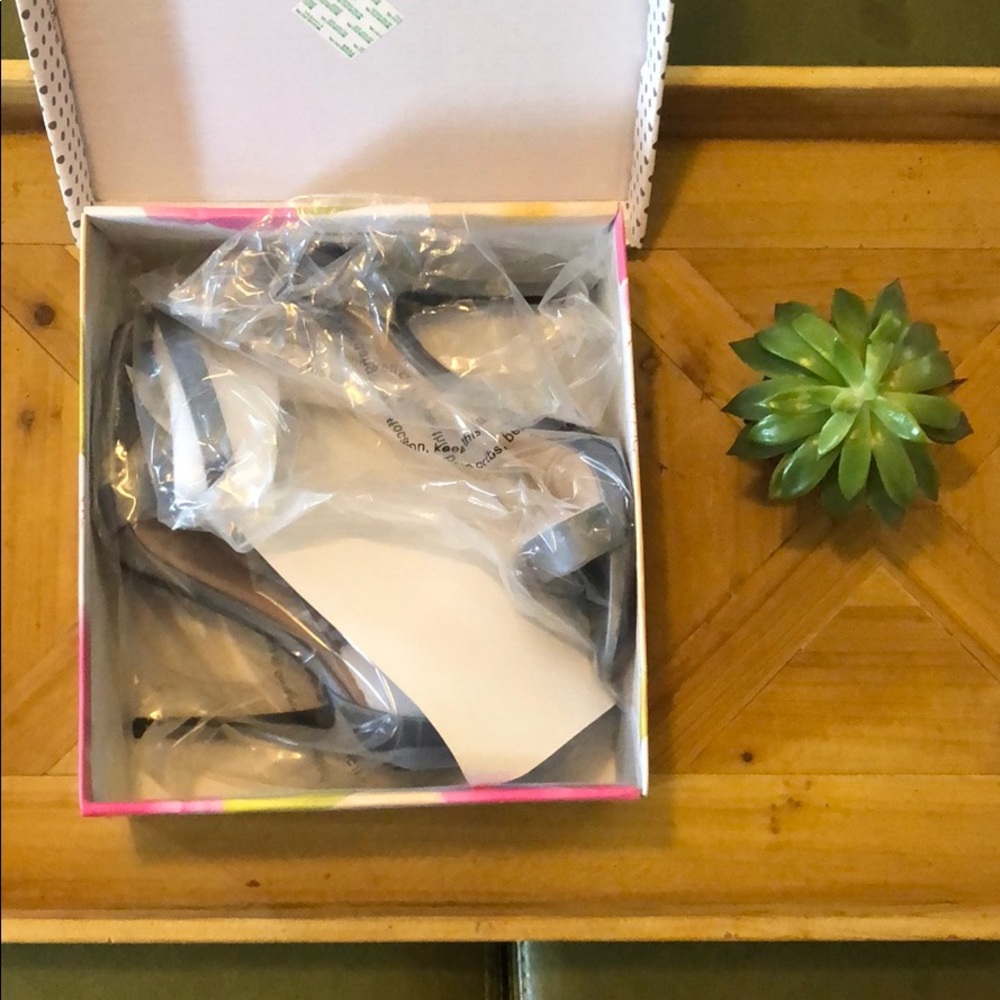 Delicious Shoes - Picture 2 of 11